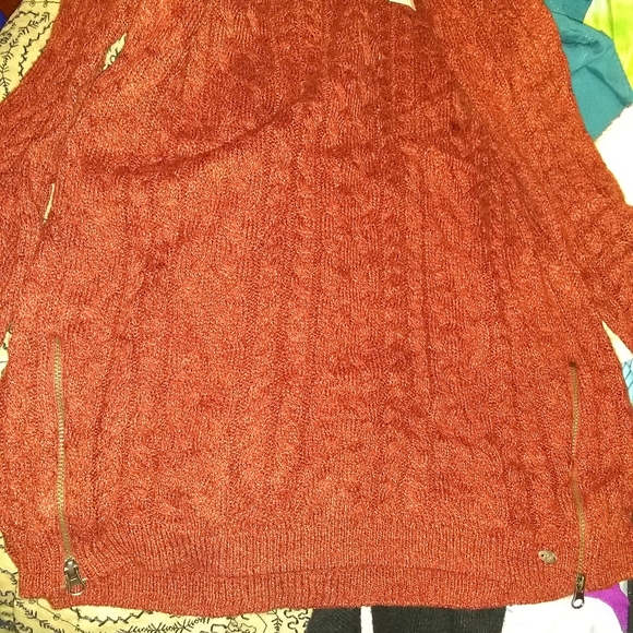 Sweater - Picture 4 of 4